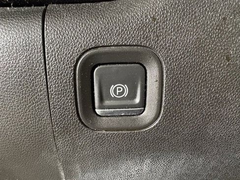 Used 2021 Chevrolet Silverado 1500 LT image 20