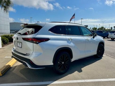New 2026 Toyota Highlander XSE image 5