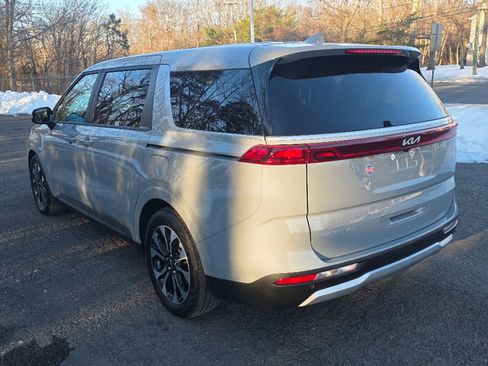 Used 2024 Kia Carnival EX image 13