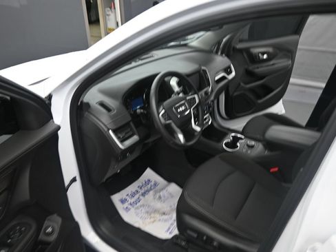 Used 2024 GMC Terrain SLE w/ Driver Convenience Package FWD image 17
