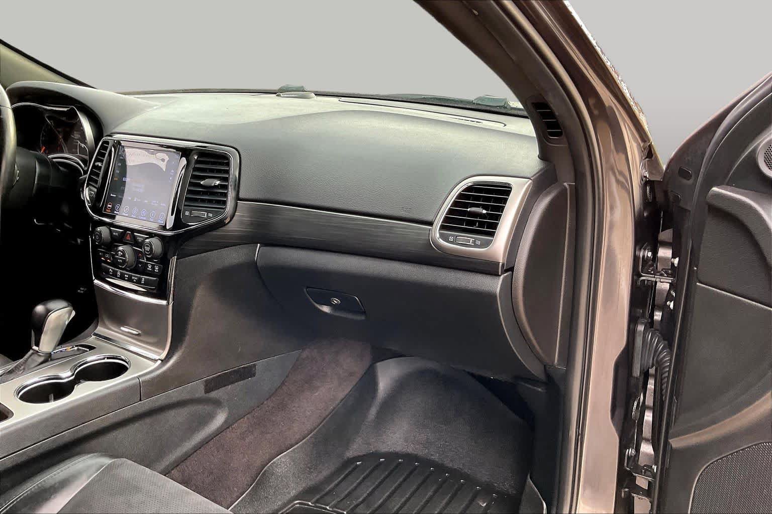 Used 2019 Jeep Grand Cherokee Altitude AWD/4WD image 18