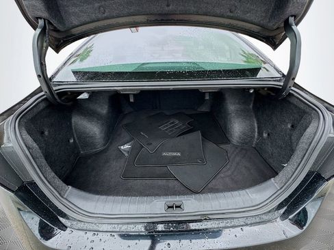 Used 2025 Nissan Altima 2.5 SV FWD image 25