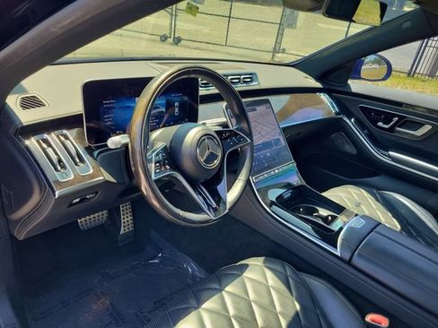 Used 2022 Mercedes-Benz S 580 4MATIC Sedan w/ AMG Line Package image 9