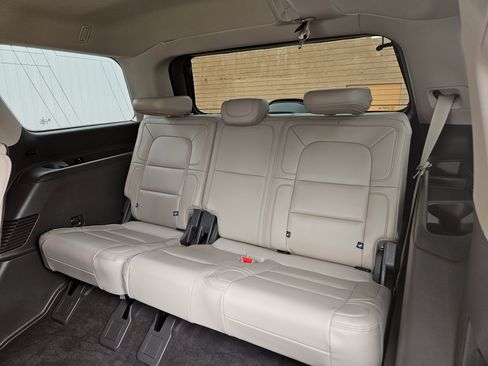 Used 2023 Lincoln Navigator Reserve AWD/4WD image 30