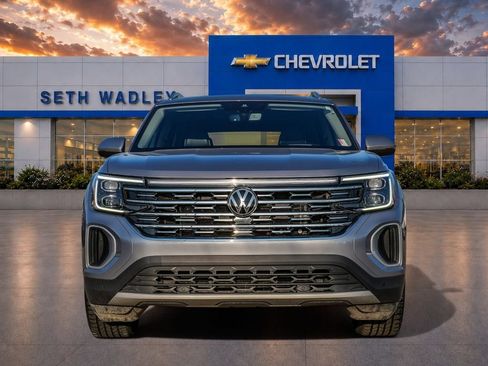 Used 2024 Volkswagen Atlas SEL AWD/4WD image 2