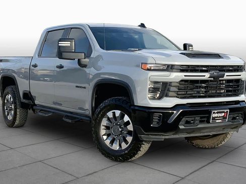 Used 2024 Chevrolet Silverado 2500 Custom w/ Custom Value Package AWD/4WD image 3