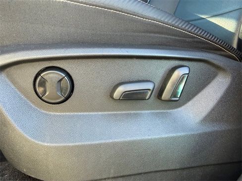 Used 2021 Volkswagen Atlas Cross Sport SE image 21