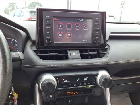 Used 2019 Toyota RAV4 LE image 14