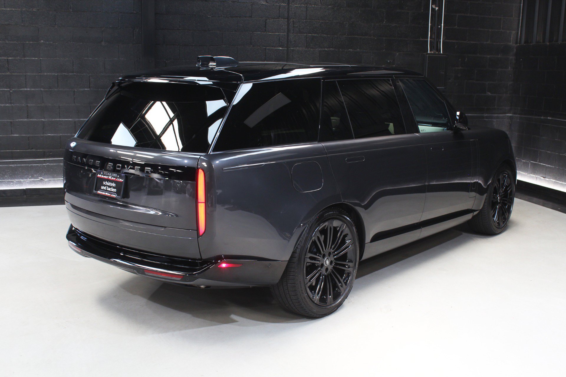 Used 2024 Land Rover Range Rover Long Wheelbase SE AWD/4WD image 16