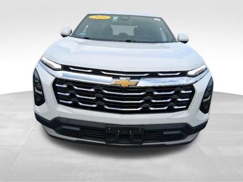 Used 2025 Chevrolet Equinox LT FWD image 12