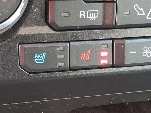 Used 2019 Ford F250 Lariat w/ Lariat Value Package image 12