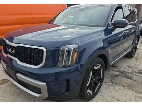 Used 2023 Kia Telluride EX AWD/4WD image 4