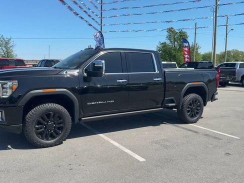 Used 2023 GMC Sierra 2500 Denali w/ Denali Black Diamond Edition AWD/4WD image 3