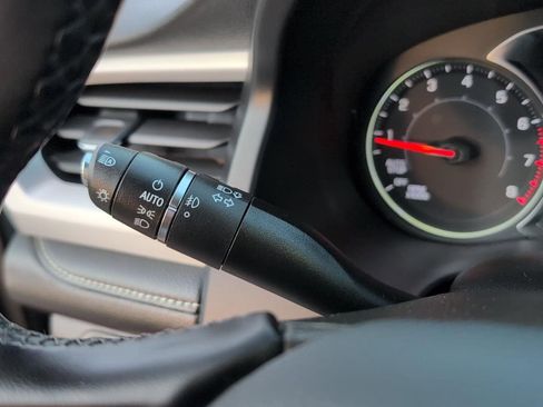 Used 2023 GMC Acadia SLT image 25