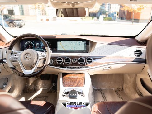 Used 2018 Mercedes-Benz S 560 4MATIC Sedan w/ Premium Package image 14
