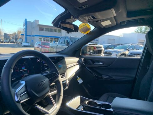 New 2025 Chevrolet Equinox LT w/ Midnight Edition image 14