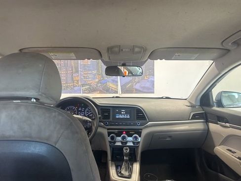 Used 2019 Hyundai Elantra SE image 16