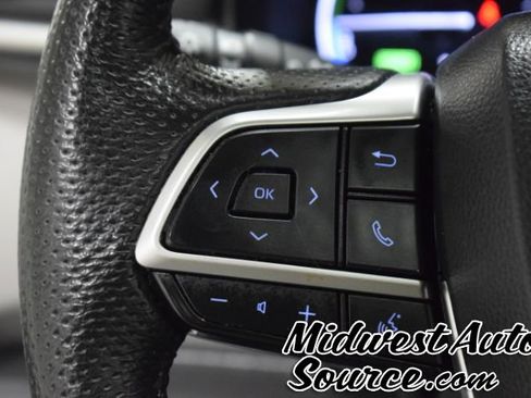 Used 2022 Toyota Sienna Limited image 17