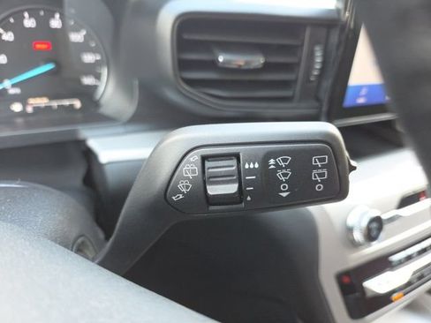 Used 2024 Ford Explorer XLT RWD image 39