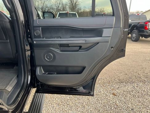 Used 2024 Ford Expedition Limited image 19