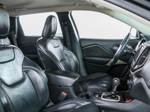Used 2018 Jeep Cherokee Limited FWD image 26