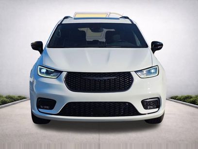 New 2026 Chrysler Pacifica Limited w/ S Appearance Package