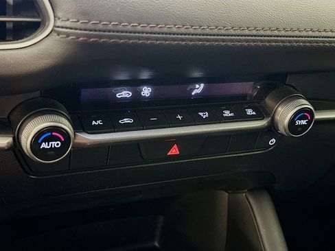 Used 2024 MAZDA MAZDA3 s image 24