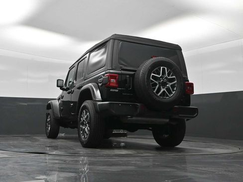 Used 2025 Jeep Wrangler Unlimited Sahara AWD/4WD image 23