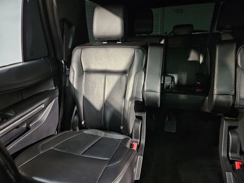 Used 2020 Ford Expedition XLT w/ Equipment Group 202A AWD/4WD image 12