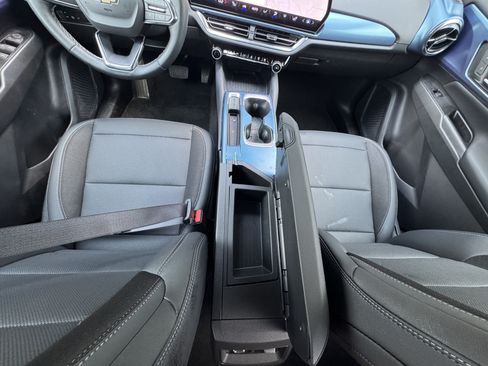 Used 2024 Chevrolet Equinox EV LT FWD image 10