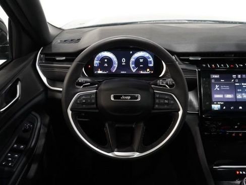 Used 2023 Jeep Grand Cherokee L Laredo image 14