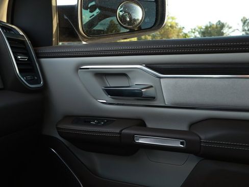 Used 2025 RAM 1500 Laramie image 25