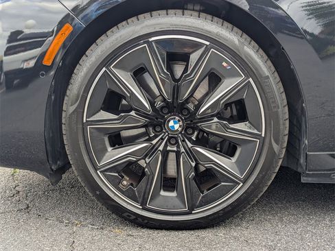 Used 2023 BMW i7 xDrive60 image 28