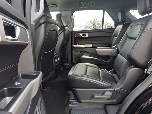 Used 2020 Ford Explorer XLT w/ Equipment Group 202A image 11