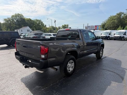 Used 2019 Toyota Tacoma SR AWD/4WD image 5