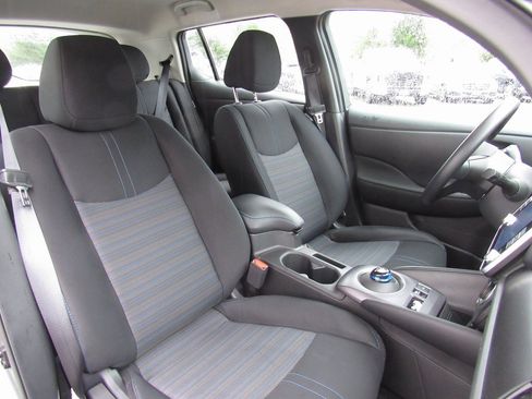 Used 2023 Nissan Leaf S image 17