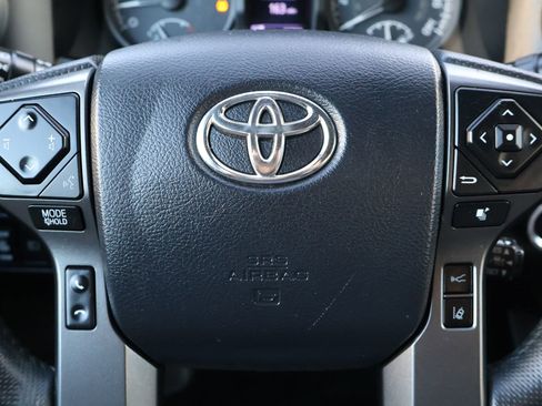 Used 2019 Toyota Tacoma TRD Sport w/ Technology Package image 30