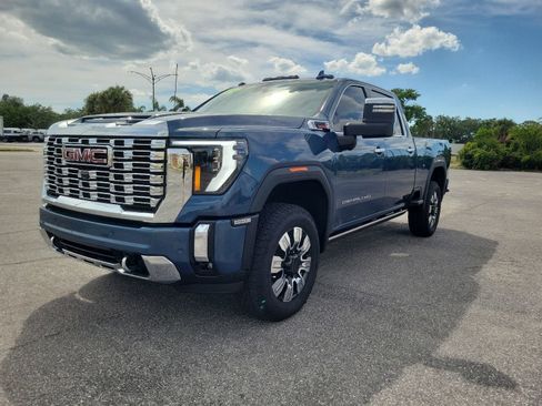 Used 2024 GMC Sierra 2500 Denali w/ Denali Reserve Package AWD/4WD image 2