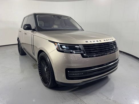 Used 2023 Land Rover Range Rover SE AWD/4WD image 3