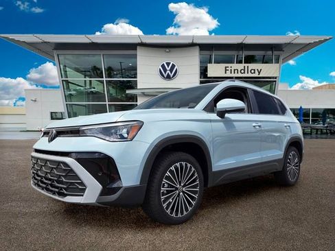 New 2026 Volkswagen Taos SE FWD image 2