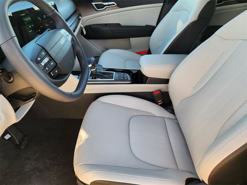 New 2026 Kia Sportage EX image 9