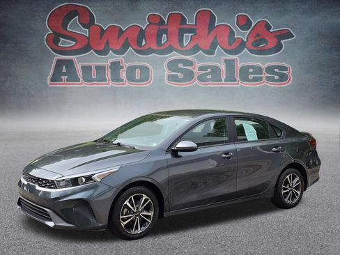 Used 2024 Kia Forte LXS FWD image 3