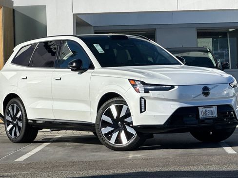New 2025 Volvo EX90 Plus image 2
