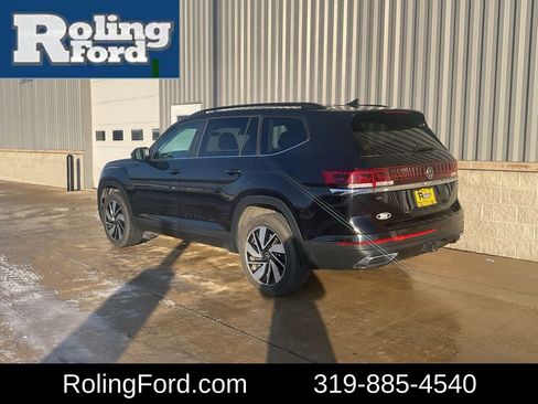 Used 2024 Volkswagen Atlas SE image 3