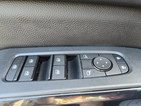 Used 2025 Nissan Pathfinder SV AWD/4WD image 36
