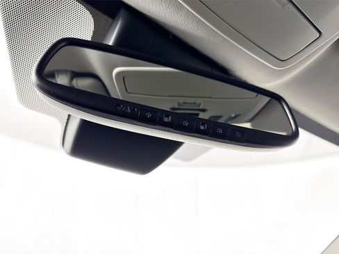 Used 2025 Toyota Sienna LE image 22