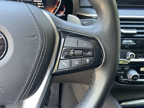 Used 2023 BMW 530i w/ Premium Package RWD image 29