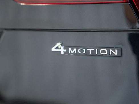 Used 2024 Volkswagen Tiguan SE AWD/4WD image 8