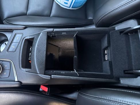 Used 2025 Cadillac XT6 Premium Luxury image 27