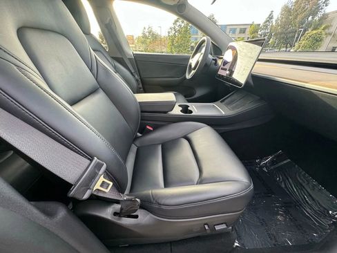 Used 2022 Tesla Model Y Long Range AWD/4WD image 11